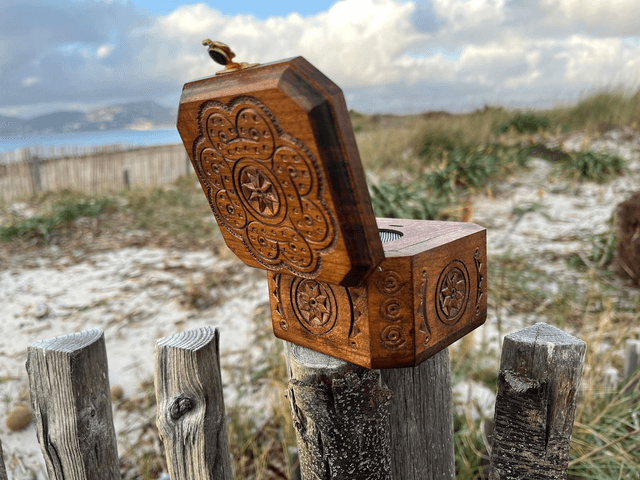 Bluetooth Speaker in Romanian Hand Carved Box